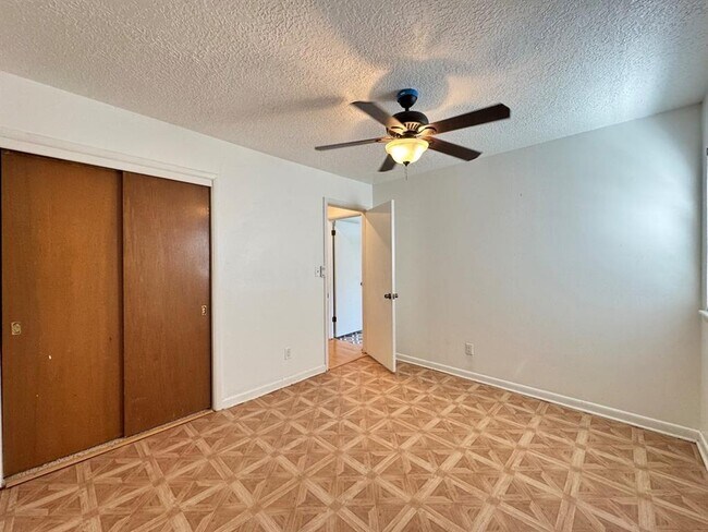 Building Photo - 1622 Denison Dr