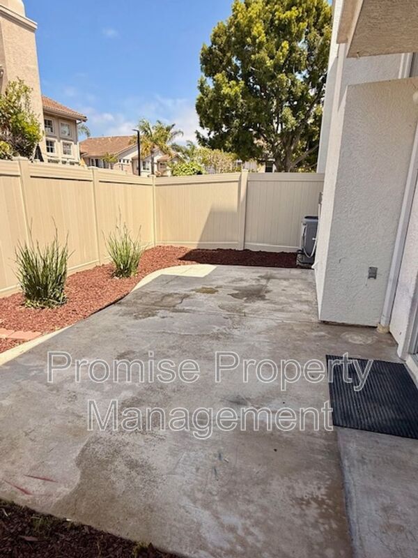 Building Photo - 4660 Los Alamos Way