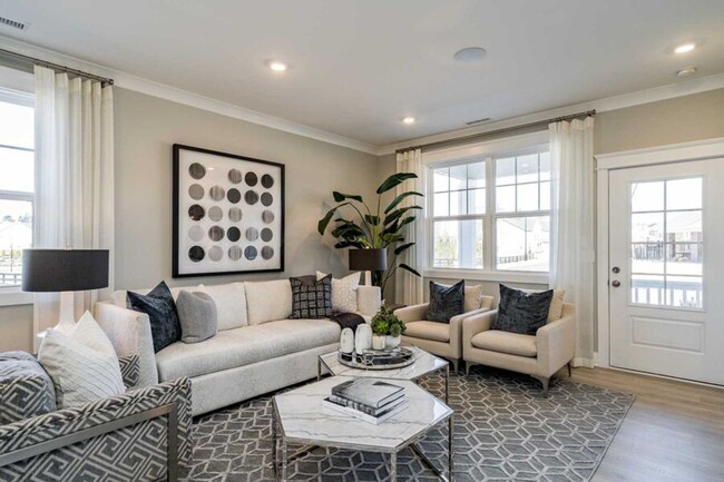 Building Photo - 3 Bedroom 2.5 Bathroom End Unit Townhome w...
