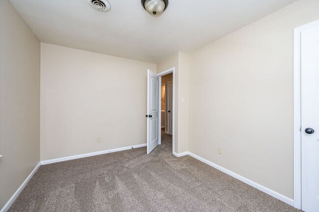 Building Photo - Chesterfield Ranch Home Available