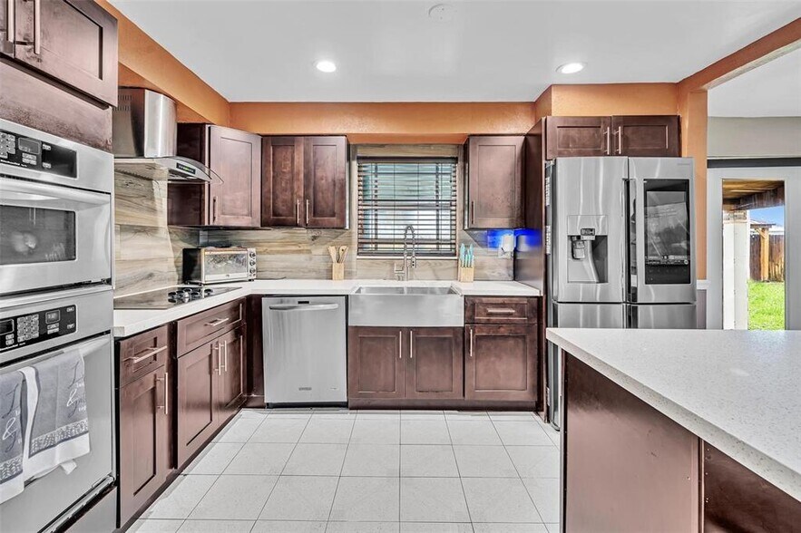 Primary Photo - 6960 SW 15th St