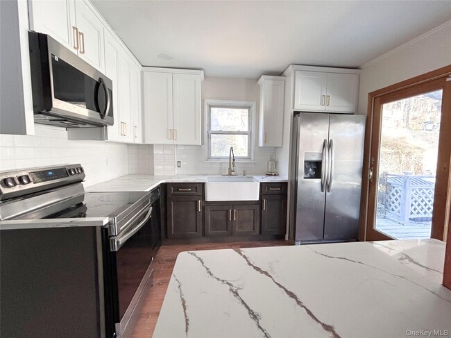 Building Photo - 451 E Main St