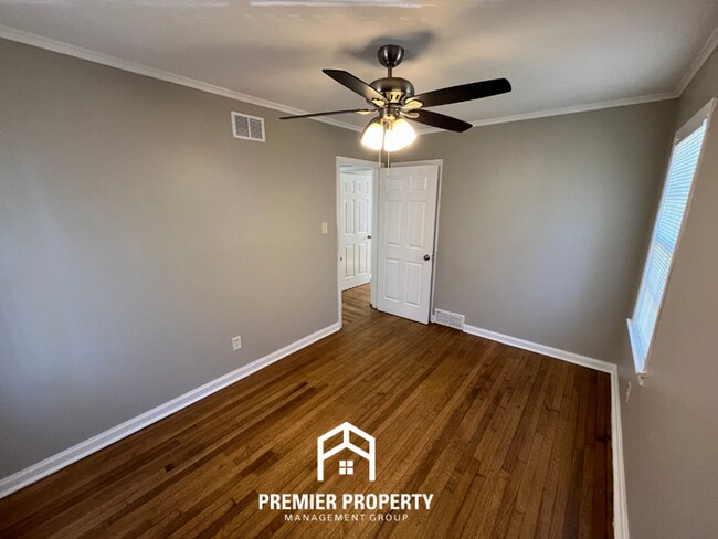 Building Photo - Charming 3BR Home w/ Hardwood Floors & Fenced Backyard