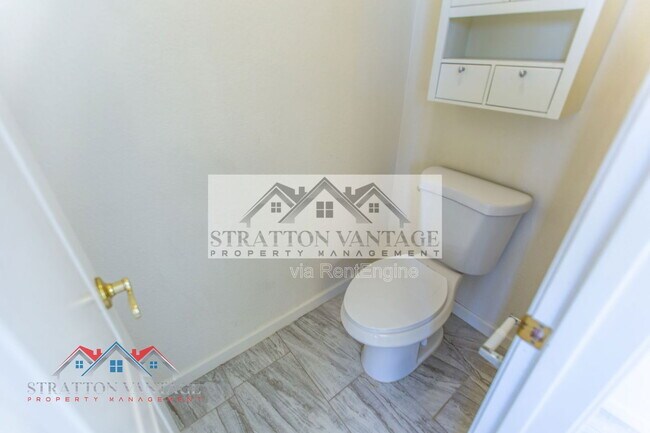 Building Photo - 960 E Constitution Dr