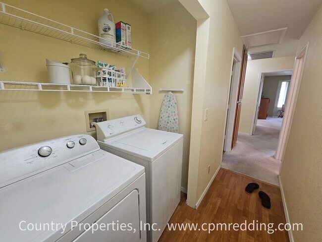 Building Photo - Spacious 4-Bedroom Home in Mary Lake Neighborhood Available January 15th!