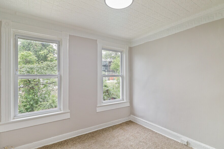 Building Photo - 2128 Hollins St