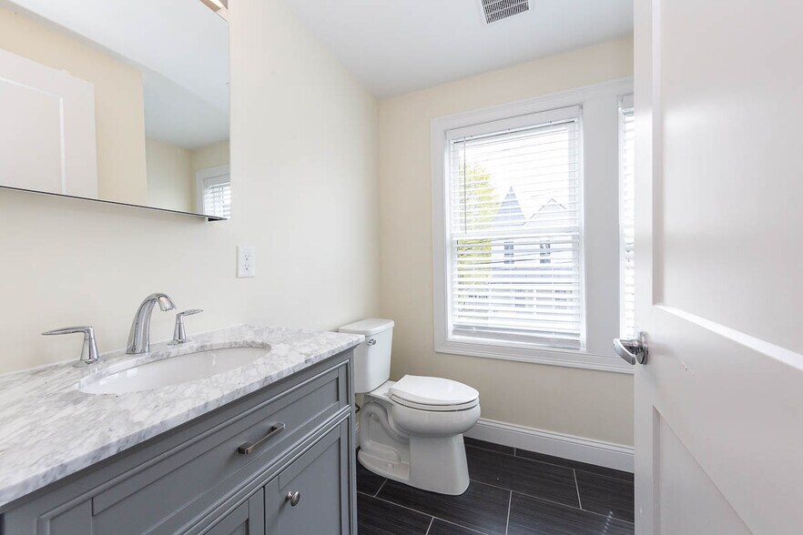 Building Photo - 59 Catherine St