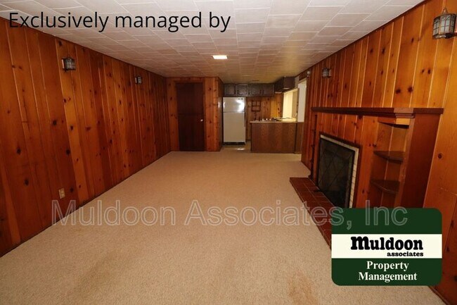 Building Photo - 215 Kenwood Dr