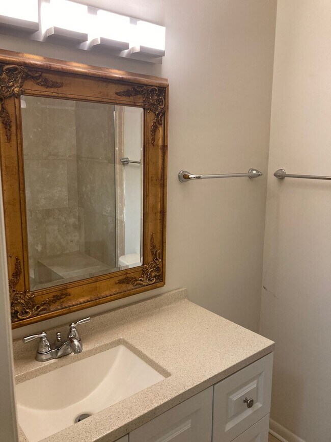 Building Photo - Great 2 Bed 1.5 Bath Home in Franklin!