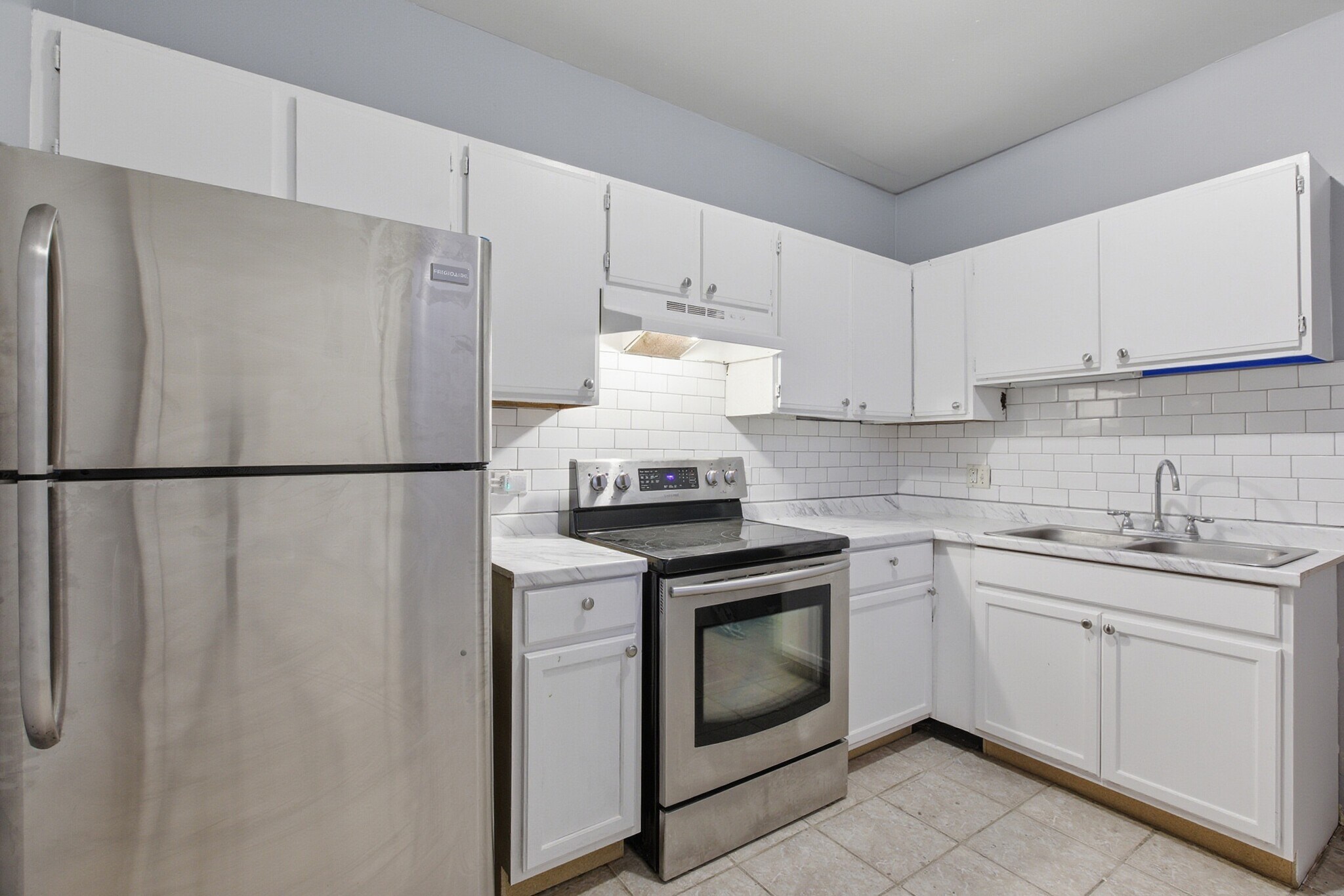 Building Photo - 235 S Lotus Ave