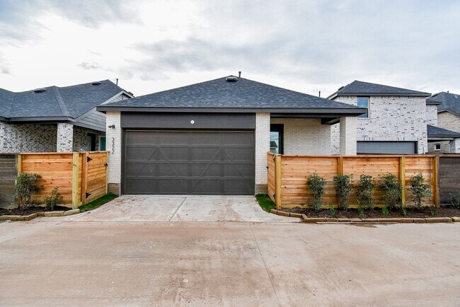 Building Photo - 3322 Verdant Ln