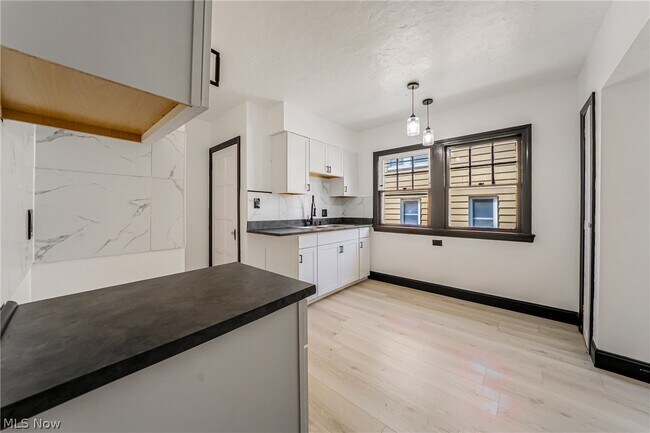 Building Photo - 3995 E 154th St