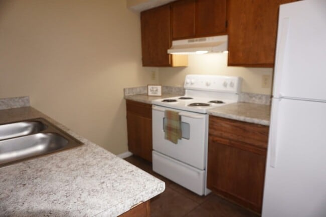 Building Photo - 2/2 townhome