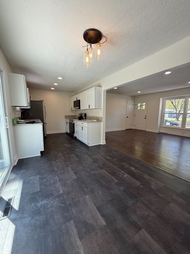 Building Photo - 9215 W 98th Terrace