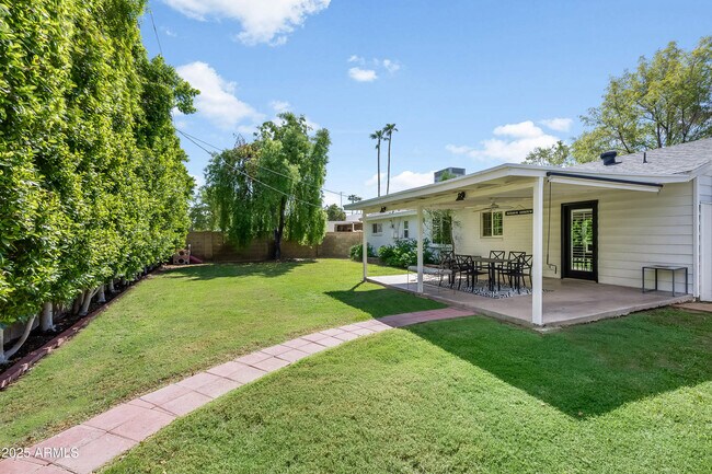 Building Photo - 808 E Cavalier Dr