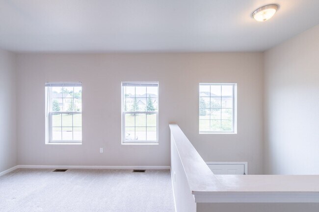 Building Photo - Fantastic Johnston Townhome Rental!