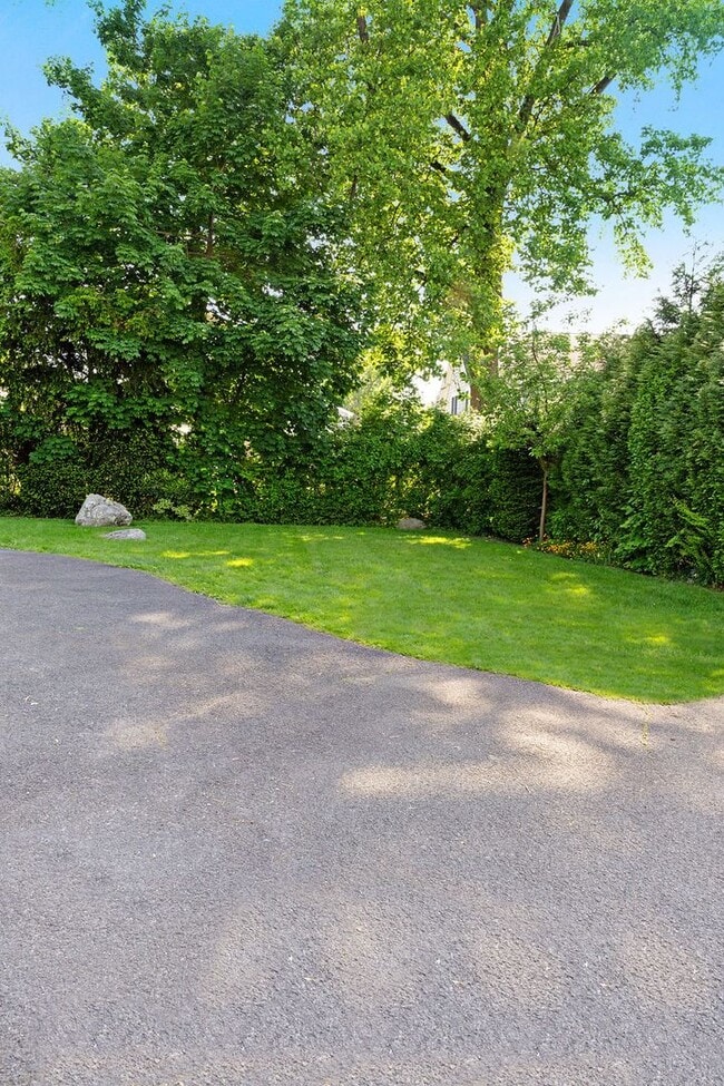 Building Photo - Renovated Home!