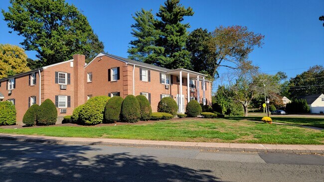 Building Photo - 12 Brewster Rd