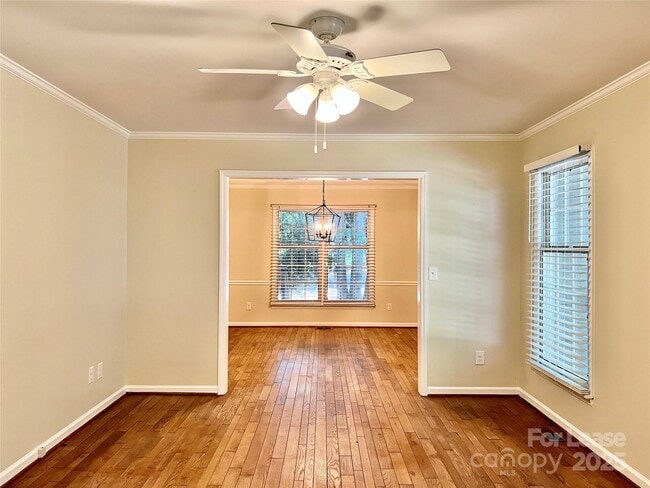 Building Photo - 911 Reverdy Ln