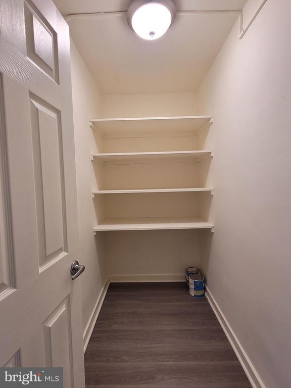 Building Photo - 604 S Washington Square