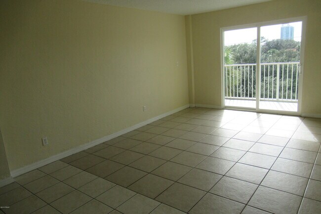 Building Photo - 732 N Halifax Ave