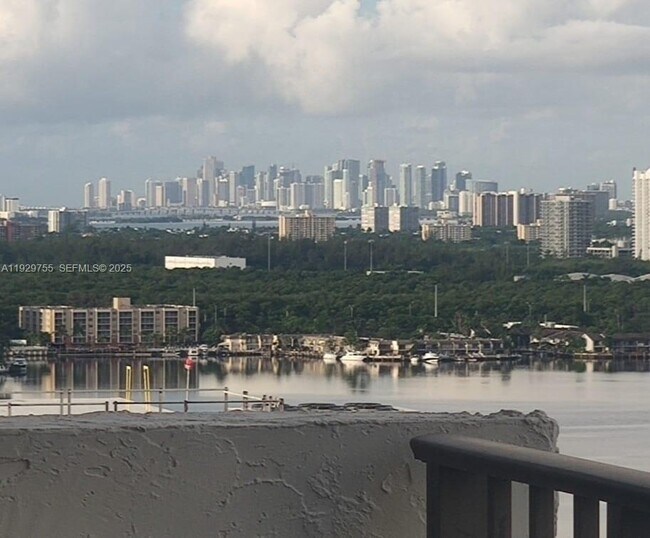 Building Photo - 18181 NE 31st Ct