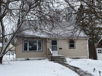 Building Photo - 4 Bedroom house