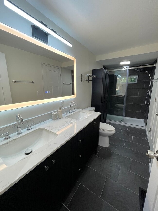 Building Photo - Nicely updated 2bd/2ba bungalow in Royal Oak w/ master bathroom suite