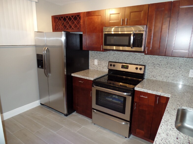 Building Photo - 109 Lake Emerald Dr