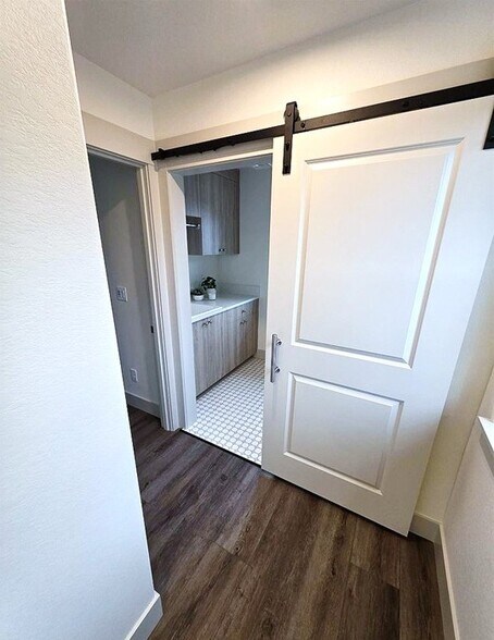 Building Photo - 1319 Oppek St NE