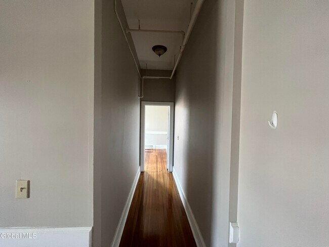 Building Photo - 5 Broadway