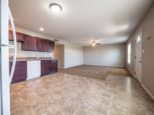 Building Photo - 212-214 E 1st Duplex