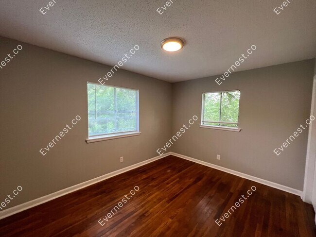 Building Photo - 5603 Bluebell Dr