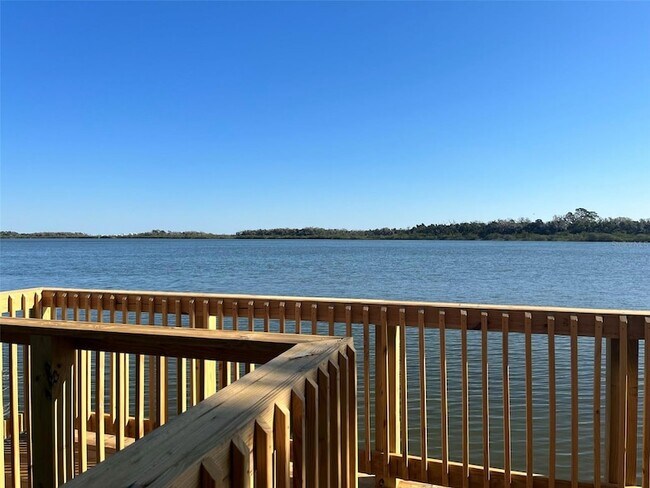 Building Photo - 325 River Front Way
