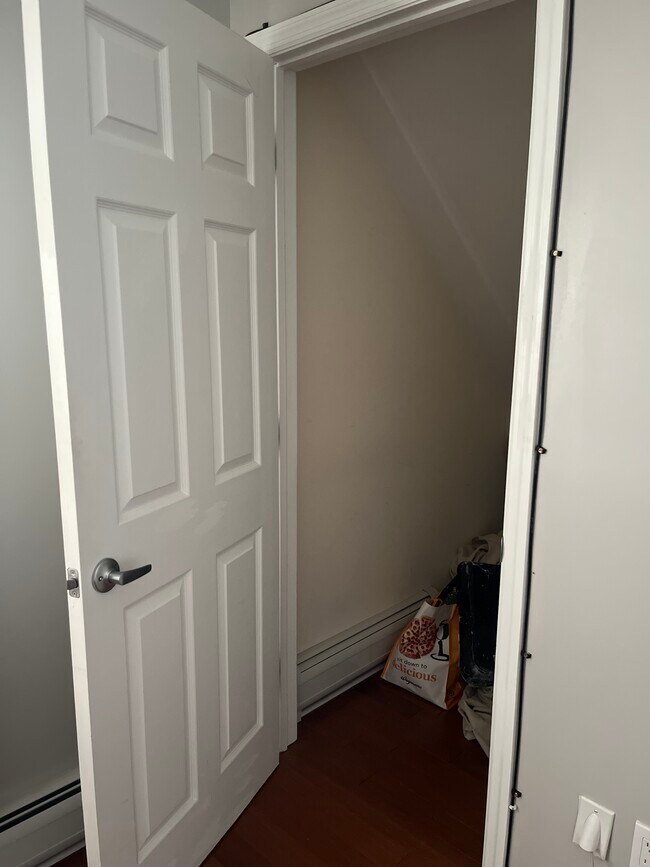 Building Photo - 71 Riverside Dr