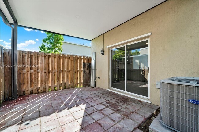 Building Photo - 496 NE 4th Terrace