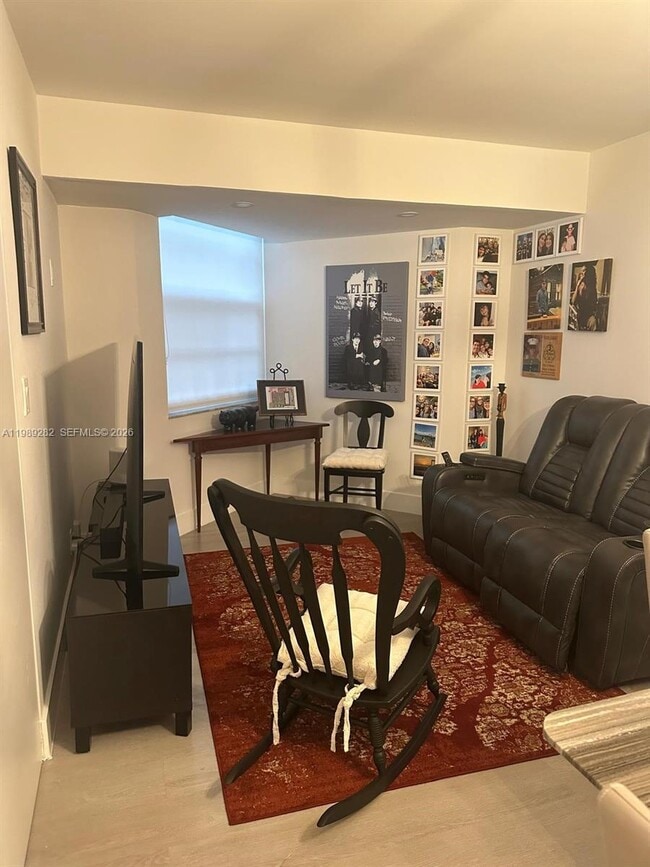 Building Photo - 1811 Sabal Palm Dr