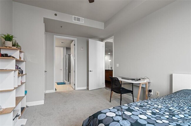 Building Photo - 711 Cosmopolitan Dr NE