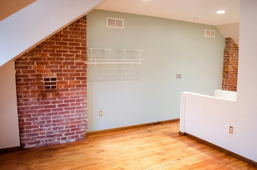 Building Photo - 5133 Kent Way