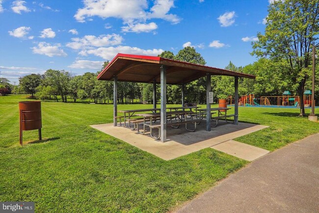 Building Photo - 15603 Dorset Rd