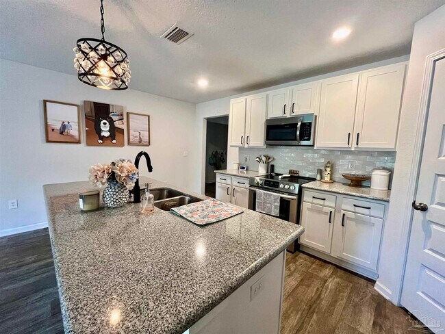 Building Photo - 5789 Guinevere Ln