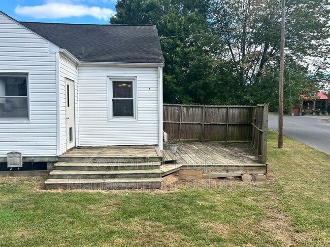 Building Photo - 501 Sherwood Ave