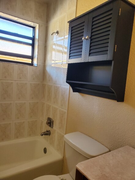 Building Photo - 1551 W 43rd Pl