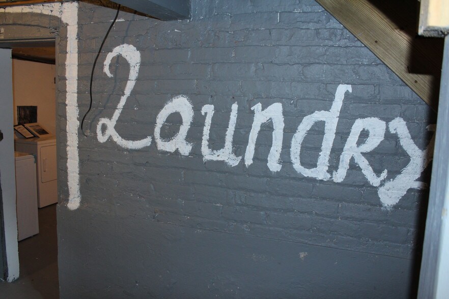 Laundry - 3316 W Hutchinson St