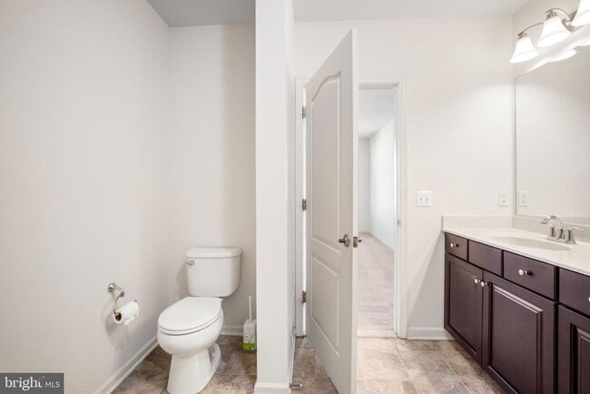 Building Photo - 22926 Spicebush Dr