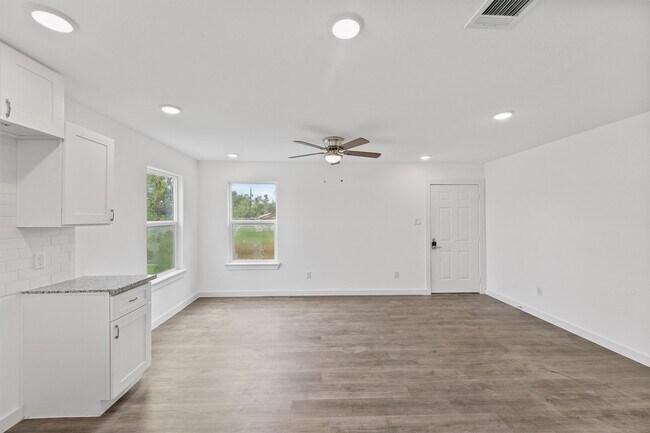 Building Photo - 8711 Southwark St