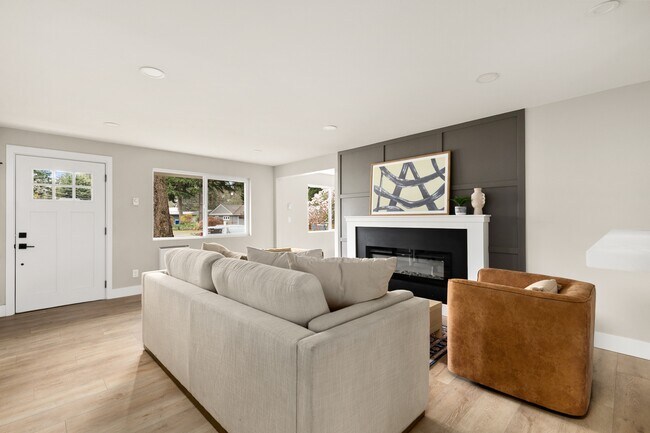 Building Photo - 1402 N 136th St