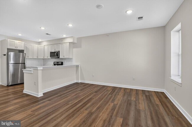 Building Photo - 541 N Orianna St