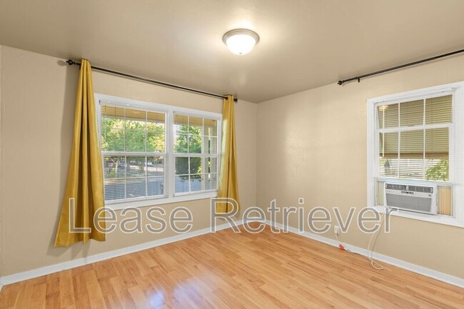 Building Photo - 703 A St