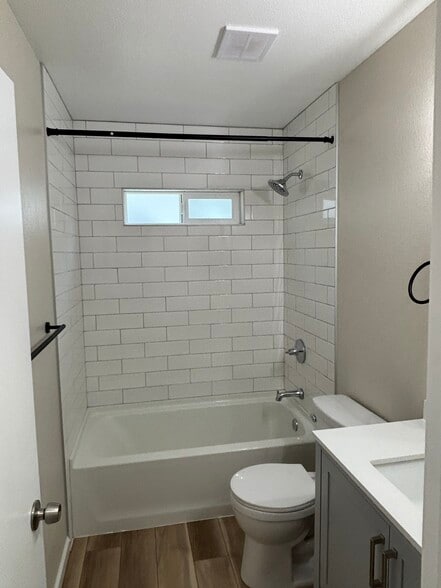 Building Photo - 80 Kaer Ave